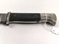 Fahrtenmesser für Angehörige der Hitlerjugend. Ungereinigtes Stück, Griffemblem wackelt leicht, Parierstange abgebrochen, Scheide fehlt