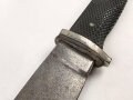 Fahrtenmesser für Angehörige der Hitlerjugend. Ungereinigtes Stück, Griffemblem wackelt leicht, Parierstange abgebrochen, Scheide fehlt