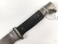 Fahrtenmesser für Angehörige der Hitlerjugend. Ungereinigtes Stück, Griffemblem wackelt leicht, Parierstange abgebrochen, Scheide fehlt