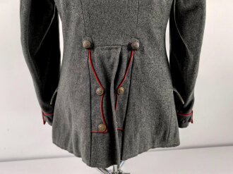 1. Weltkrieg Württemberg, feldgraue Feldbluse Modell 1910 für einen Offizierstellvertreter im Infanterie Regiment 122. Kammerstück in guten Zustand