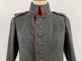 1. Weltkrieg Württemberg, feldgraue Feldbluse Modell 1910 für einen Offizierstellvertreter im Infanterie Regiment 122. Kammerstück in guten Zustand