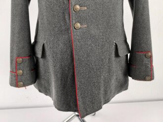 1. Weltkrieg Württemberg, feldgraue Feldbluse Modell 1910 für einen Offizierstellvertreter im Infanterie Regiment 122. Kammerstück in guten Zustand