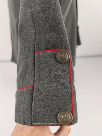 1. Weltkrieg Württemberg, feldgraue Feldbluse Modell 1910 für einen Offizierstellvertreter im Infanterie Regiment 122. Kammerstück in guten Zustand