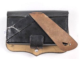 Polizei III.Reich, Kartuschkasten für Angehörige der Schutzpolizei. Ungetragenes Stück, im Deckel gestempelt A.Fischer Berlin 1937