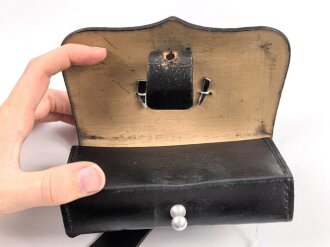 Polizei III.Reich, Kartuschkasten für Angehörige der Schutzpolizei. Ungetragenes Stück, im Deckel gestempelt A.Fischer Berlin 1937