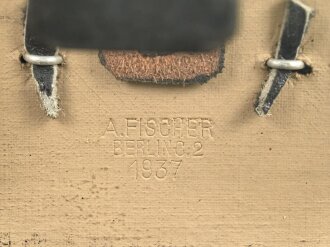 Polizei III.Reich, Kartuschkasten für Angehörige der Schutzpolizei. Ungetragenes Stück, im Deckel gestempelt A.Fischer Berlin 1937