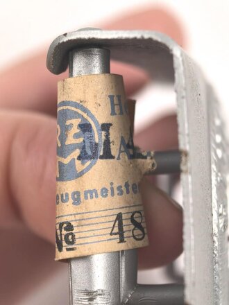 Koppelschloss für Angehörige der Hitlerjugend. Eisen lackiert, RZM M5/276. Ungetragen, mit Papieretikett