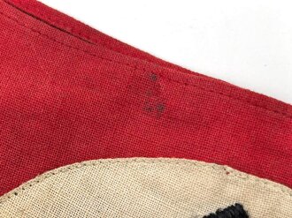 Armbinde für ein Braunhemd, Gewebtes Hakenkreuz, getragenes Stück