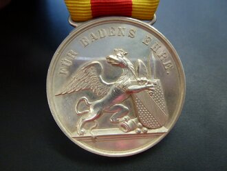 Baden ,  Silberne Karl Friedrich Militär-Verdienstmedaille "Kempf", Verliehen am 12.3.15 als Unteroffizier im Res. FAR 29