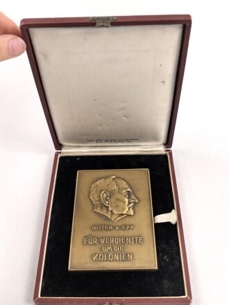 Plakette "Für Verdienste um die Kolonien" Ritter von Epp in bronze. Plakette in sehr gutem Zustand, in leicht bestossenem Etui. Maße des Etuis 14 x 18cm