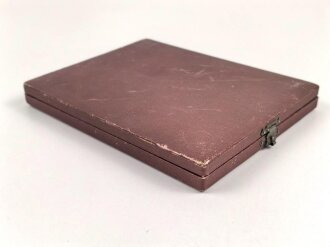 Plakette "Für Verdienste um die Kolonien" Ritter von Epp in bronze. Plakette in sehr gutem Zustand, in leicht bestossenem Etui. Maße des Etuis 14 x 18cm