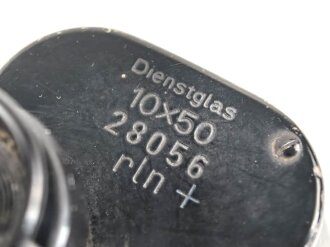 Dienstglas 10 x 50 Wehrmacht. Hersteller rln. Klare Durchsicht, Strichplatte deutlich. Guter Gesamtzustand