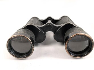 Dienstglas 10 x 50 Wehrmacht. Hersteller blc. Klare Durchsicht, rechts kleine Punkte. Strichplatte deutlich. Guter Gesamtzustand