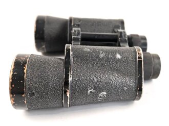 Dienstglas 10 x 50 Wehrmacht. Hersteller blc. Klare Durchsicht, rechts kleine Punkte. Strichplatte deutlich. Guter Gesamtzustand