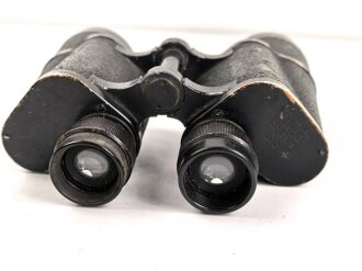 Dienstglas 10 x 50 Wehrmacht. Hersteller blc. Klare Durchsicht, rechts kleine Punkte. Strichplatte deutlich. Guter Gesamtzustand