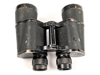 Dienstglas 10 x 50 Wehrmacht. Hersteller blc. Klare Durchsicht, rechts kleine Punkte. Strichplatte deutlich. Guter Gesamtzustand