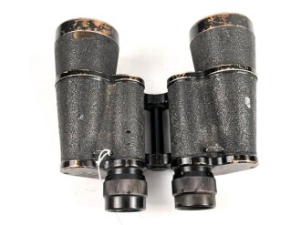 Dienstglas 10 x 50 Wehrmacht. Hersteller blc. Klare Durchsicht, rechts kleine Punkte. Strichplatte deutlich. Guter Gesamtzustand