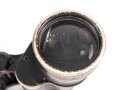 Dienstglas 10 x 50 Wehrmacht. Hersteller Carl Zeiss Jena. Klare Durchsicht, links leichter Pilzansatz. Strichplatte deutlich. Guter Gesamtzustand, stärker getragenes Stück