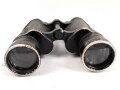 Dienstglas 10 x 50 Wehrmacht. Hersteller Carl Zeiss Jena. Klare Durchsicht, links leichter Pilzansatz. Strichplatte deutlich. Guter Gesamtzustand, stärker getragenes Stück