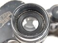 Dienstglas 10 x 50 Wehrmacht. Hersteller Carl Zeiss Jena. Klare Durchsicht, links leichter Pilzansatz. Strichplatte deutlich. Guter Gesamtzustand, stärker getragenes Stück