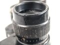 Dienstglas 10 x 50 Wehrmacht. Hersteller Carl Zeiss Jena. Klare Durchsicht, links leichter Pilzansatz. Strichplatte deutlich. Guter Gesamtzustand, stärker getragenes Stück