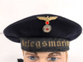 Kriegsmarine Tellermütze. Unvorschriftsmäßiges Stück, der Mützenkorpus fehlt, das Mützenband wurde unterfüttert und direkt an den Mützendeckel angenäht.