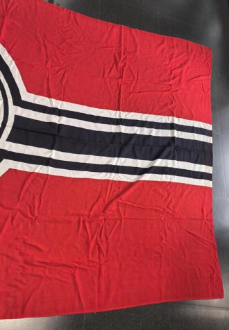 Kriegsmarine, Reichskriegsflagge in großer Ausführung . Guter Zustand, Maße 200 x 335