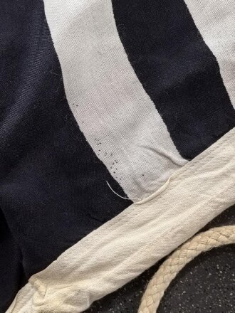 Kriegsmarine, Reichskriegsflagge in großer Ausführung . Guter Zustand, Maße 200 x 335