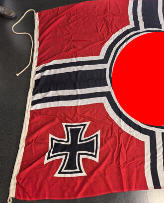 Kriegsmarine, Reichskriegsflagge in großer Ausführung . Guter Zustand, Maße 200 x 335