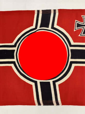 Kriegsmarine, Reichskriegsflagge in der kleinen Ausführung für U-Boote. Markiert " Kr. Fl. 50 x 85" . Guter Zustand