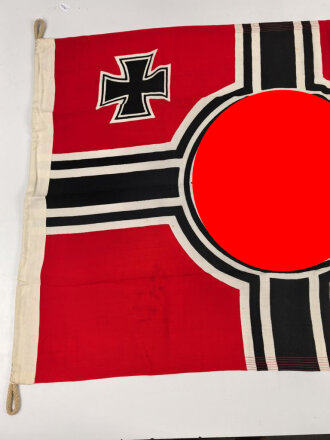 Kriegsmarine, Reichskriegsflagge kleine Grösse . Markiert " Kr. Fl. 80 x 135" . Sehr guter Zustand