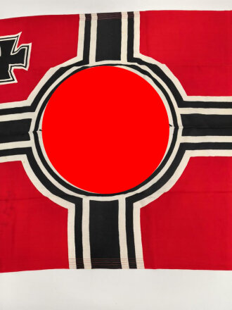 Kriegsmarine, Reichskriegsflagge kleine Grösse . Markiert " Kr. Fl. 80 x 135" . Sehr guter Zustand
