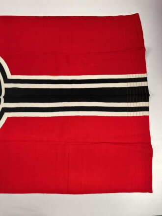 Kriegsmarine, Reichskriegsflagge kleine Grösse . Markiert " Kr. Fl. 80 x 135" . Sehr guter Zustand