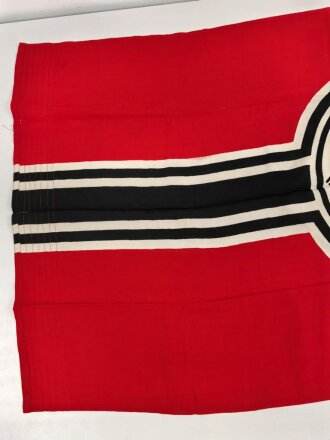 Kriegsmarine, Reichskriegsflagge kleine Grösse . Markiert " Kr. Fl. 80 x 135" . Sehr guter Zustand