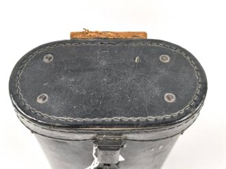 Doppelfernrohr DF 10 x 50. Hersteller Hensold Wetzlar. Klare Durchsicht, leicht gängig. Original lackiertes Stück in zugehörigem Behälter aus Ersatzmaterial