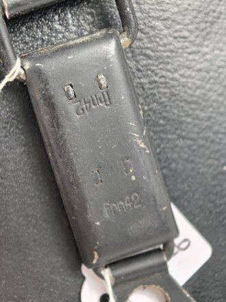 Doppelfernrohr DF 10 x 50. Hersteller Hensold Wetzlar. Klare Durchsicht, leicht gängig. Original lackiertes Stück in zugehörigem Behälter aus Ersatzmaterial