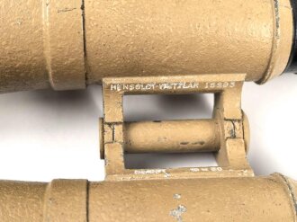 Doppelfernrohr DF 10 x 50. Hersteller Hensold Wetzlar. Klare Durchsicht, leicht gängig. Original lackiertes Stück in zugehörigem Behälter aus Ersatzmaterial