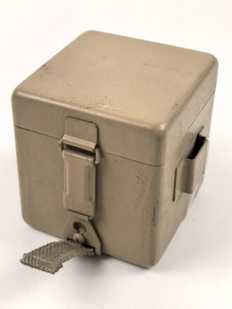 Batteriekasten ( Behälter für Stromquelle ) für diverse Optiken der Wehrmacht, Originallack