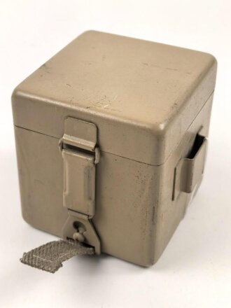 Batteriekasten ( Behälter für Stromquelle ) für diverse Optiken der Wehrmacht, Originallack
