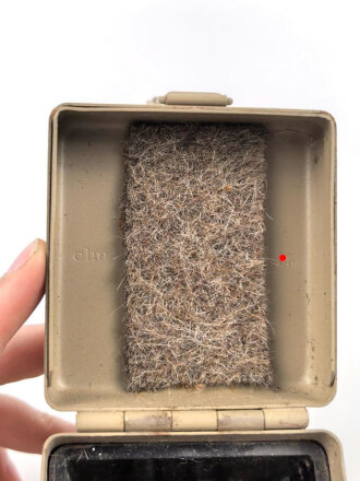 Batteriekasten ( Behälter für Stromquelle ) für diverse Optiken der Wehrmacht, Originallack