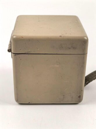Batteriekasten ( Behälter für Stromquelle ) für diverse Optiken der Wehrmacht, Originallack