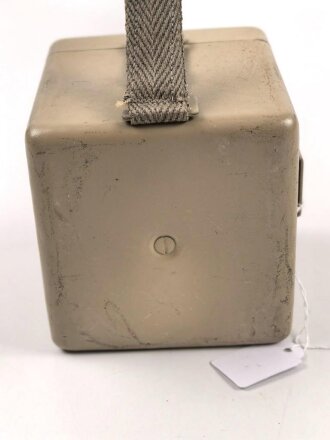 Batteriekasten ( Behälter für Stromquelle ) für diverse Optiken der Wehrmacht, Originallack
