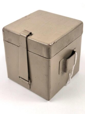 Batteriekasten ( Behälter für Stromquelle ) für diverse Optiken der Wehrmacht, Originallack