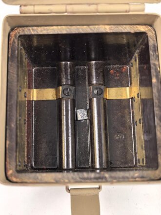Batteriekasten ( Behälter für Stromquelle ) für diverse Optiken der Wehrmacht, Originallack
