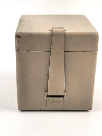 Batteriekasten ( Behälter für Stromquelle ) für diverse Optiken der Wehrmacht, Originallack