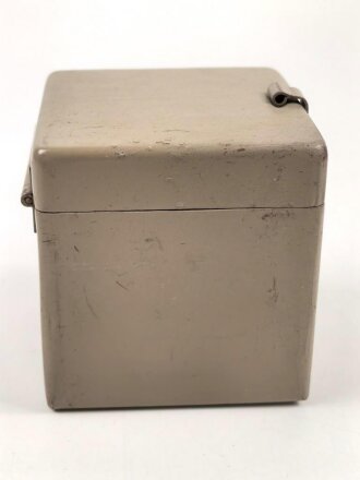 Batteriekasten ( Behälter für Stromquelle ) für diverse Optiken der Wehrmacht, Originallack
