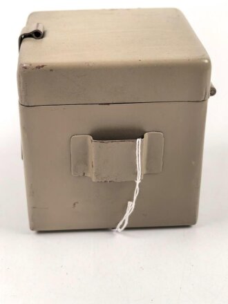 Batteriekasten ( Behälter für Stromquelle ) für diverse Optiken der Wehrmacht, Originallack