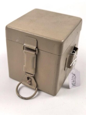 Batteriekasten ( Behälter für Stromquelle ) für diverse Optiken der Wehrmacht, Originallack