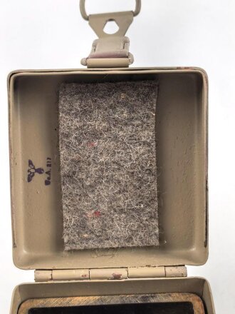 Batteriekasten ( Behälter für Stromquelle ) für diverse Optiken der Wehrmacht, Originallack