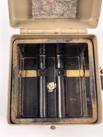 Batteriekasten ( Behälter für Stromquelle ) für diverse Optiken der Wehrmacht, Originallack